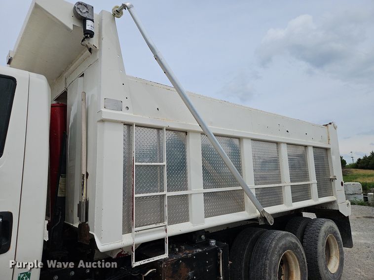 image for item LM9063 2006 International 7400  dump truck
