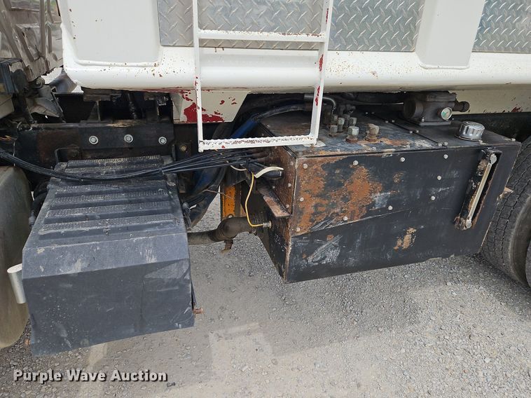 image for item LM9063 2006 International 7400  dump truck