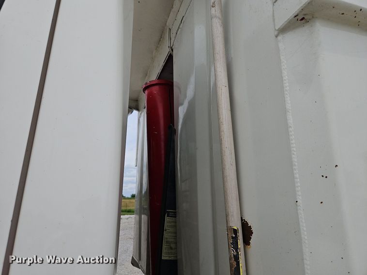 image for item LM9063 2006 International 7400  dump truck