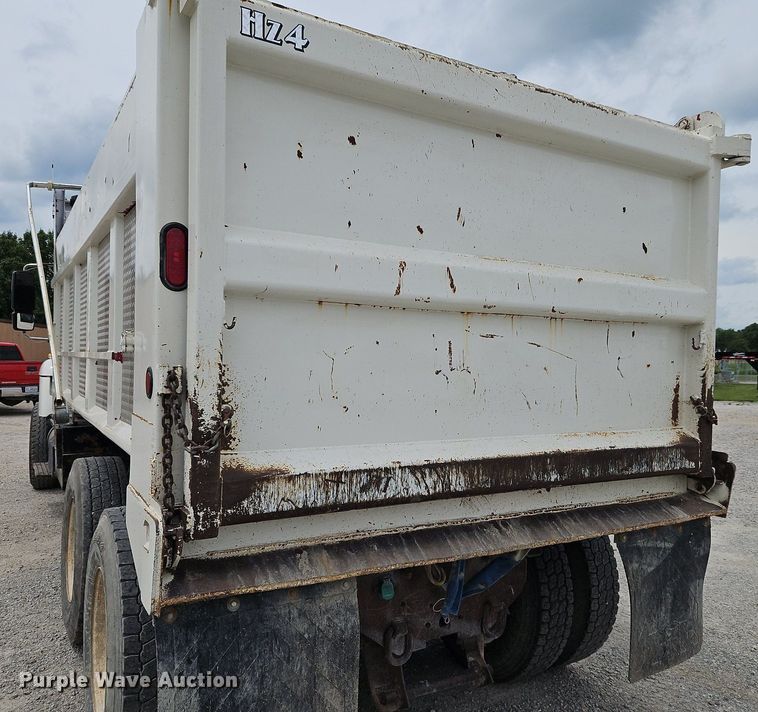 image for item LM9063 2006 International 7400  dump truck