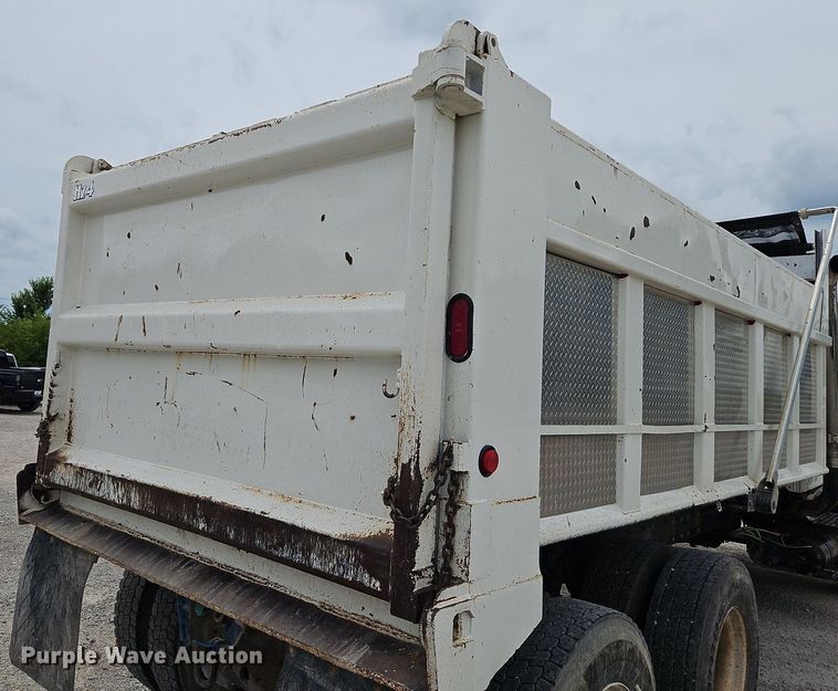 image for item LM9063 2006 International 7400  dump truck