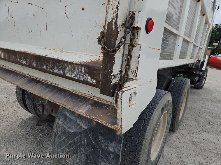 image for item LM9063 2006 International 7400  dump truck