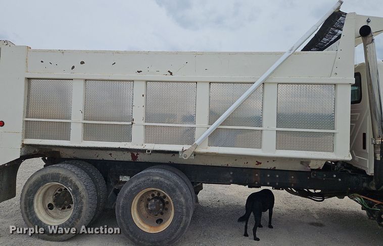 image for item LM9063 2006 International 7400  dump truck