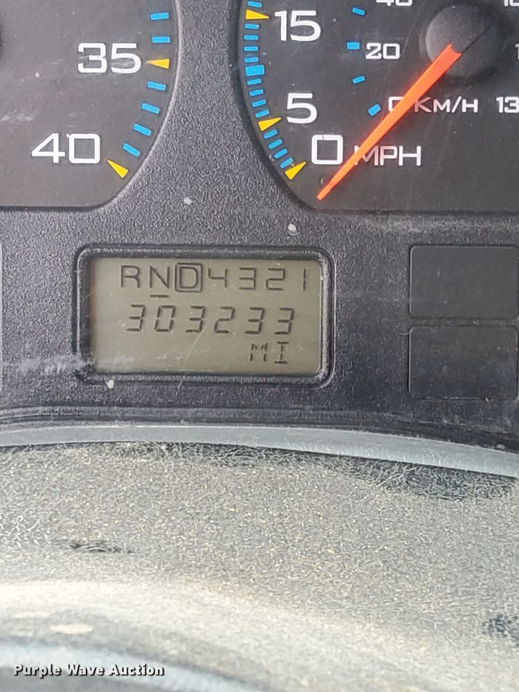 image for item LM9063 2006 International 7400  dump truck