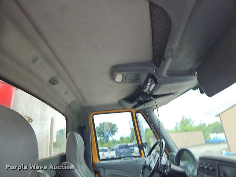 image for item LM9063 2006 International 7400  dump truck