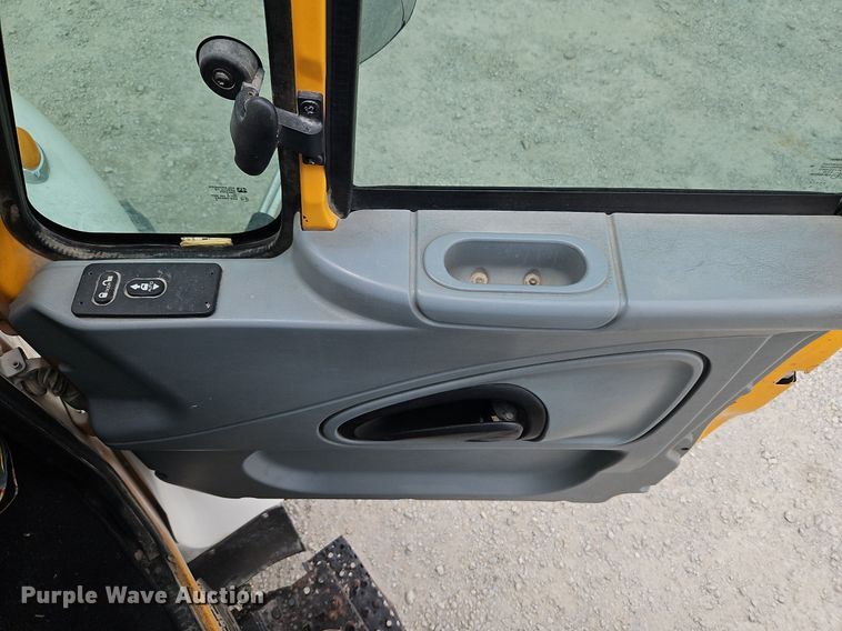 image for item LM9063 2006 International 7400  dump truck