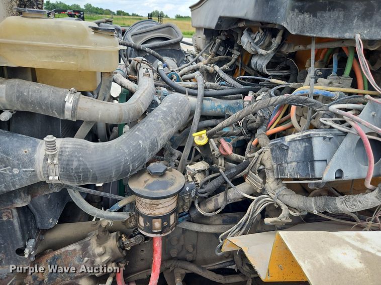 image for item LM9063 2006 International 7400  dump truck