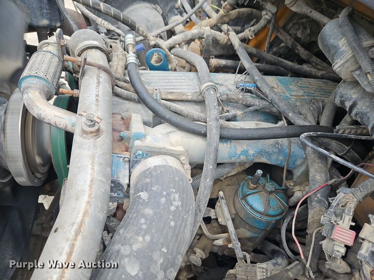 image for item LM9063 2006 International 7400  dump truck