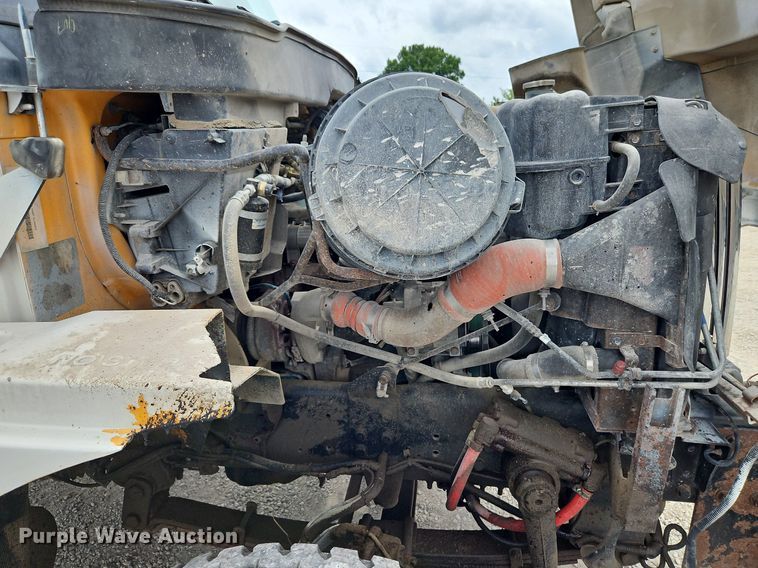 image for item LM9063 2006 International 7400  dump truck