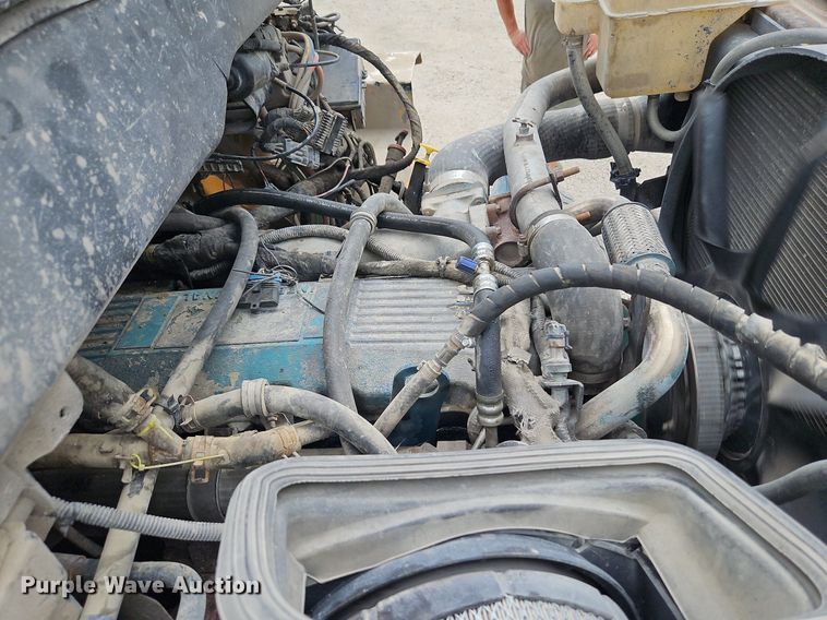 image for item LM9063 2006 International 7400  dump truck