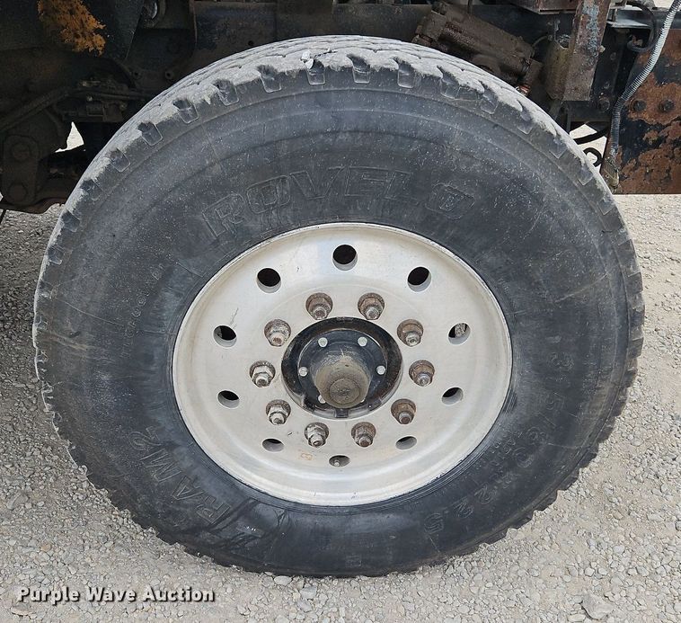 image for item LM9063 2006 International 7400  dump truck