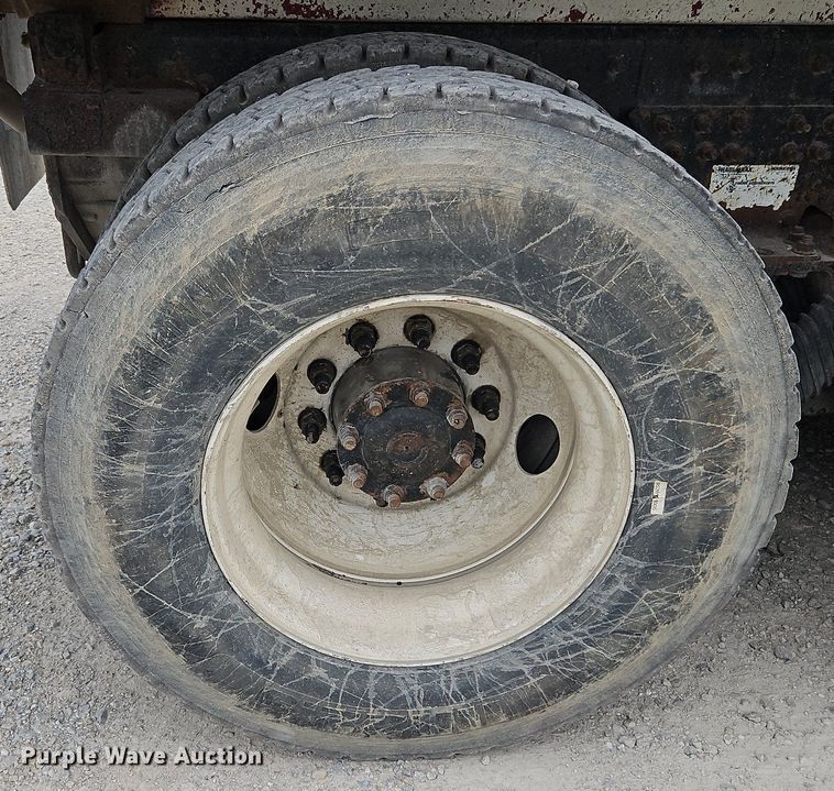 image for item LM9063 2006 International 7400  dump truck