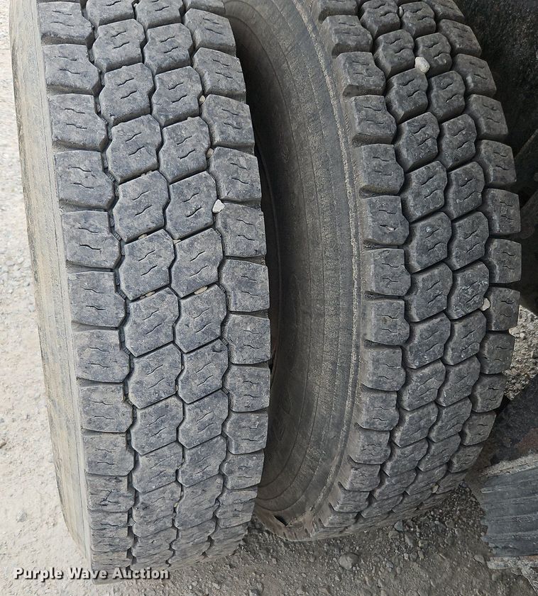 image for item LM9063 2006 International 7400  dump truck