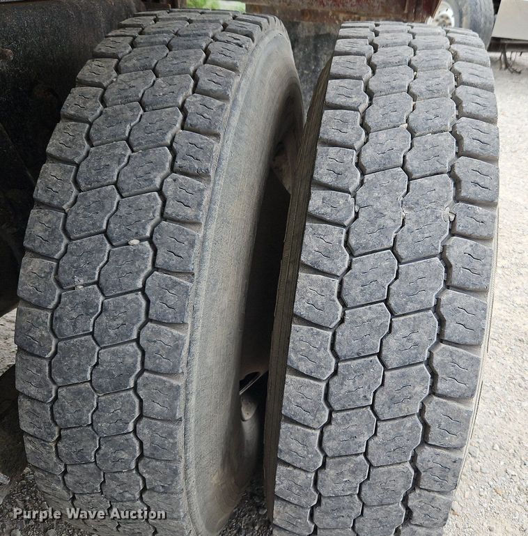 image for item LM9063 2006 International 7400  dump truck