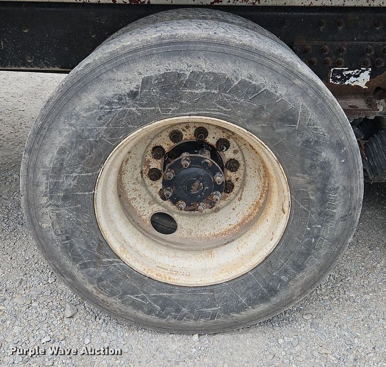 image for item LM9063 2006 International 7400  dump truck