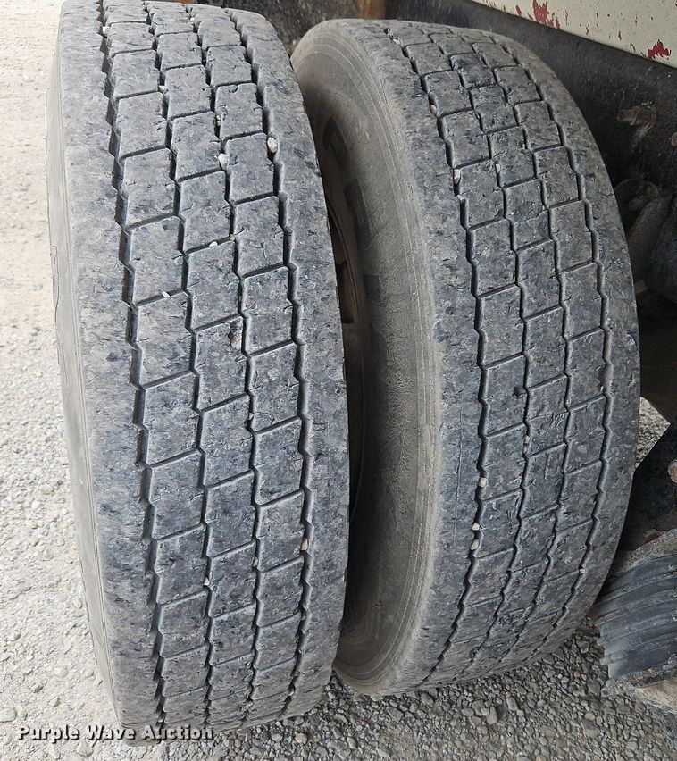 image for item LM9063 2006 International 7400  dump truck