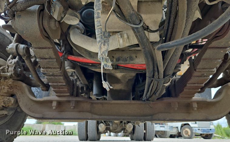 image for item LM9063 2006 International 7400  dump truck