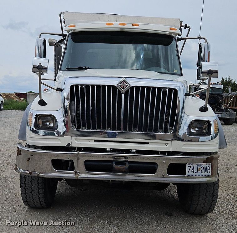 image for item LM9064 2006 International 7600 SBA  dump truck