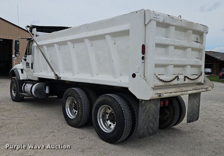 image for item LM9064 2006 International 7600 SBA  dump truck