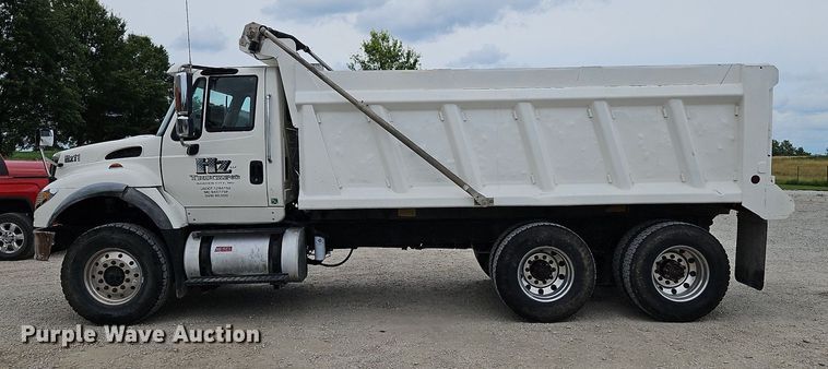 image for item LM9064 2006 International 7600 SBA  dump truck