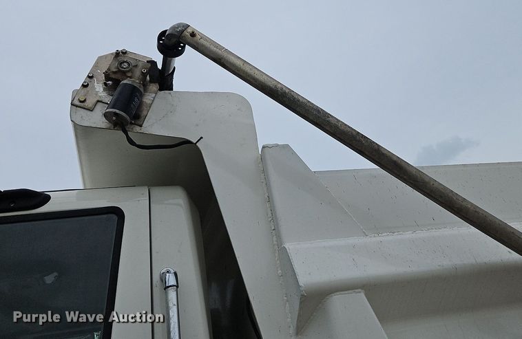 image for item LM9064 2006 International 7600 SBA  dump truck