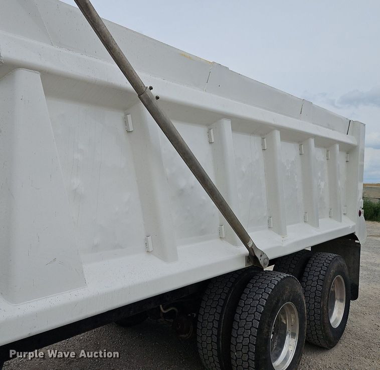 image for item LM9064 2006 International 7600 SBA  dump truck