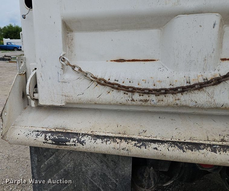 image for item LM9064 2006 International 7600 SBA  dump truck