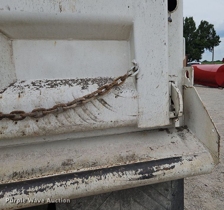 image for item LM9064 2006 International 7600 SBA  dump truck