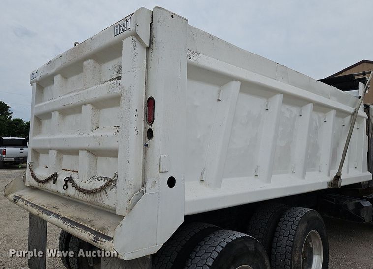 image for item LM9064 2006 International 7600 SBA  dump truck