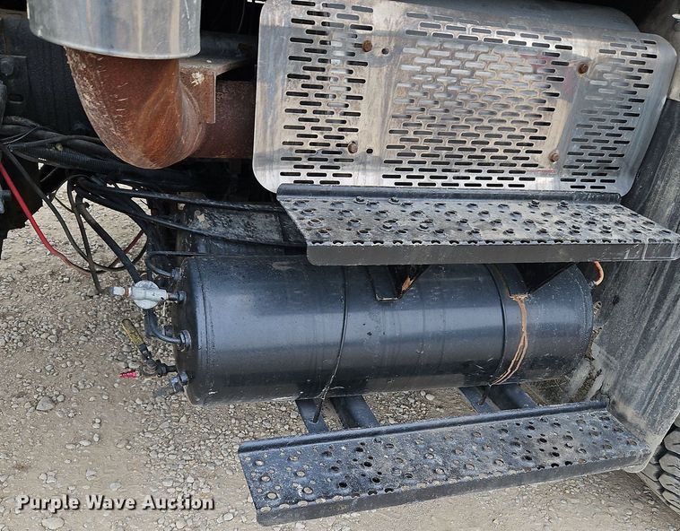 image for item LM9064 2006 International 7600 SBA  dump truck