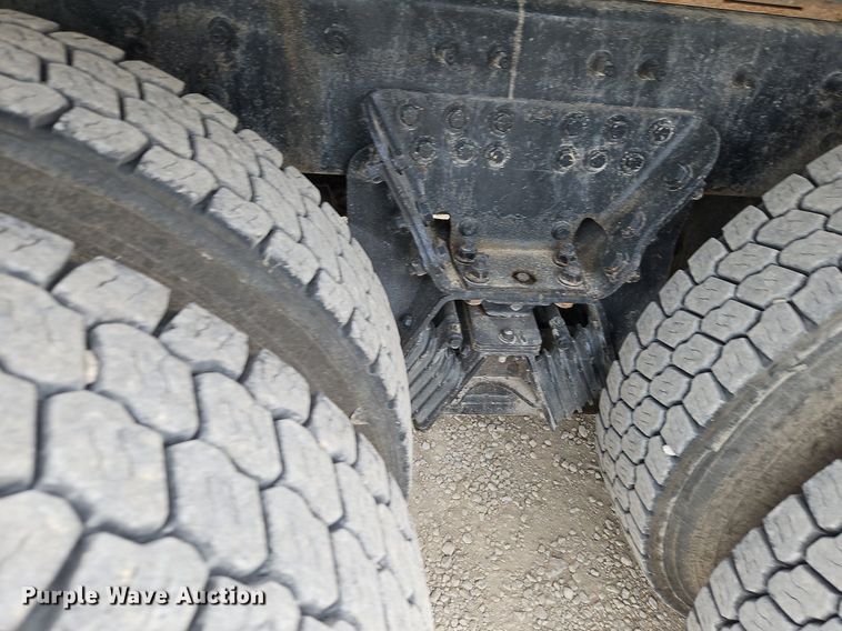 image for item LM9064 2006 International 7600 SBA  dump truck