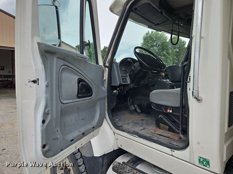 image for item LM9064 2006 International 7600 SBA  dump truck