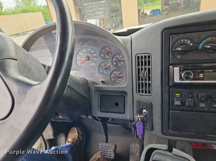 image for item LM9064 2006 International 7600 SBA  dump truck