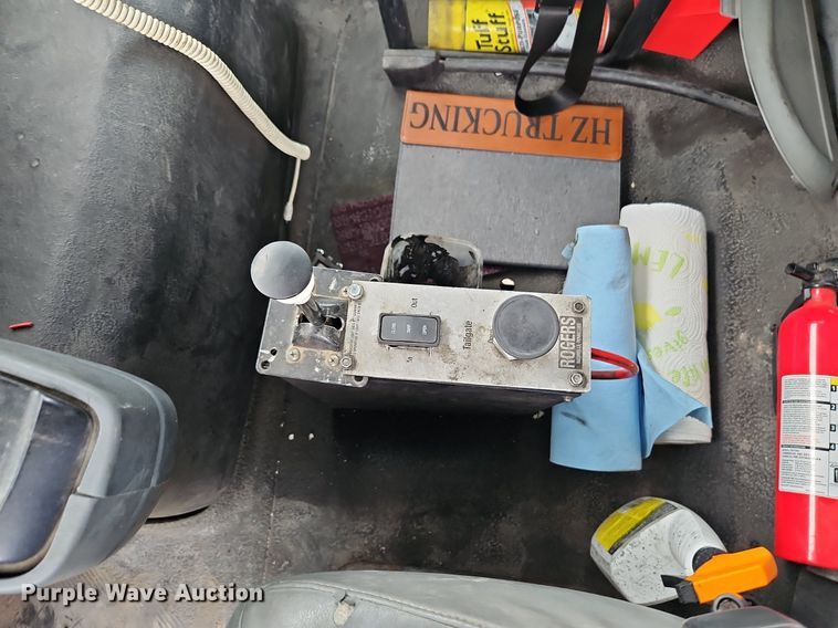 image for item LM9064 2006 International 7600 SBA  dump truck