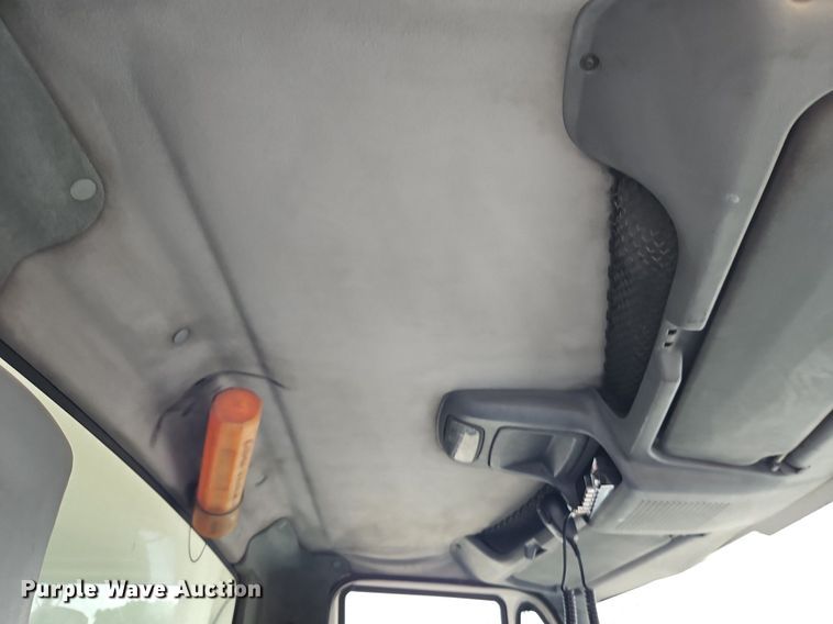 image for item LM9064 2006 International 7600 SBA  dump truck