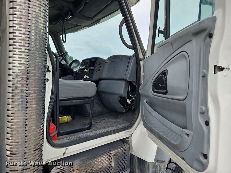 image for item LM9064 2006 International 7600 SBA  dump truck