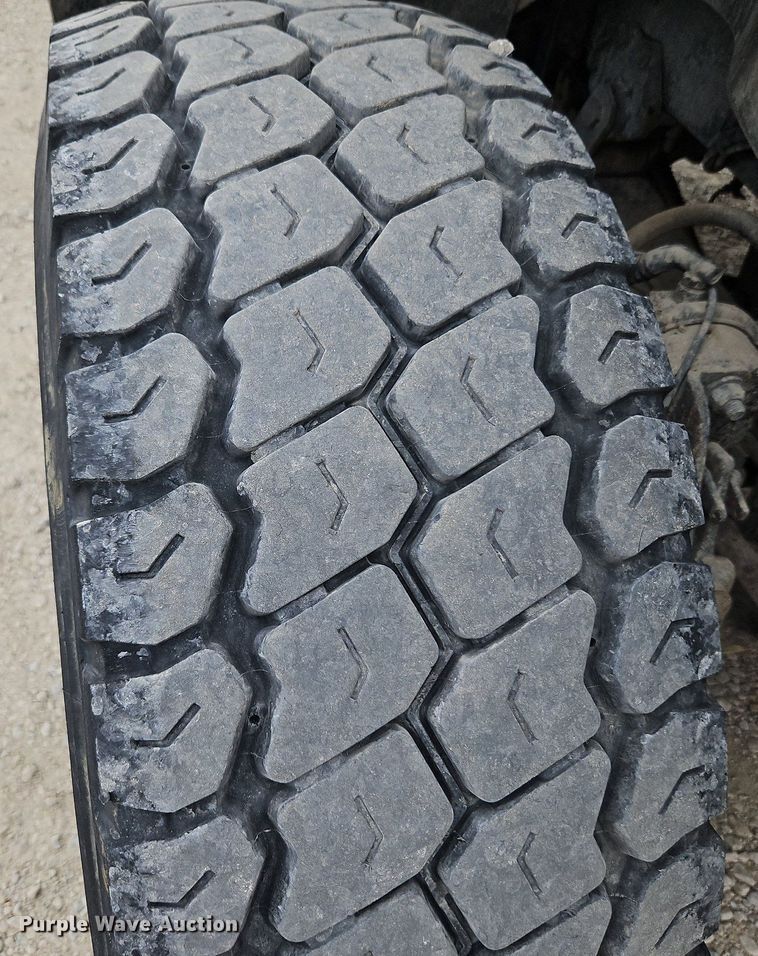 image for item LM9064 2006 International 7600 SBA  dump truck