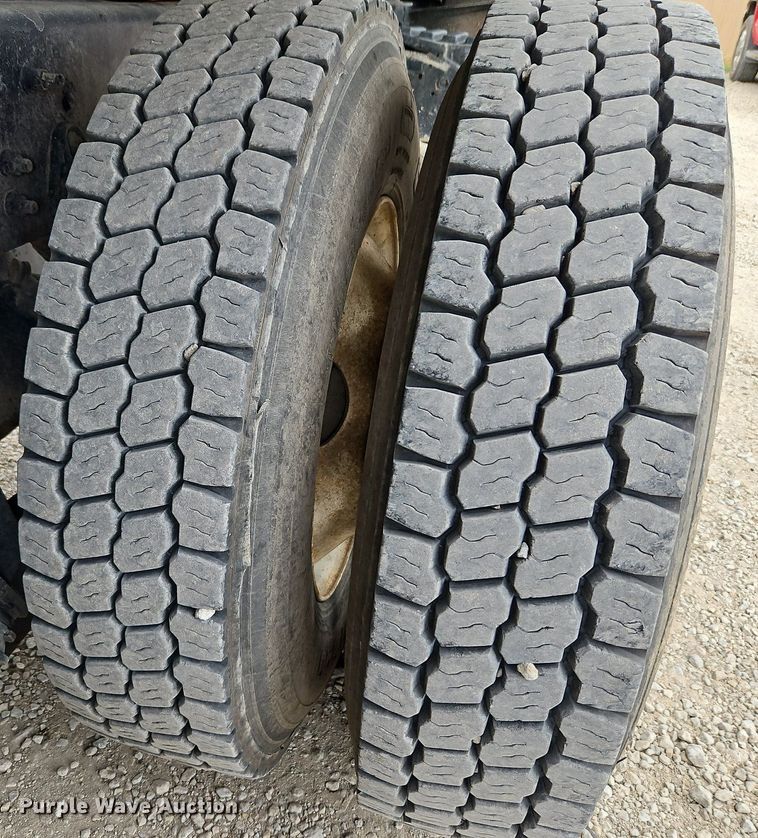 image for item LM9064 2006 International 7600 SBA  dump truck