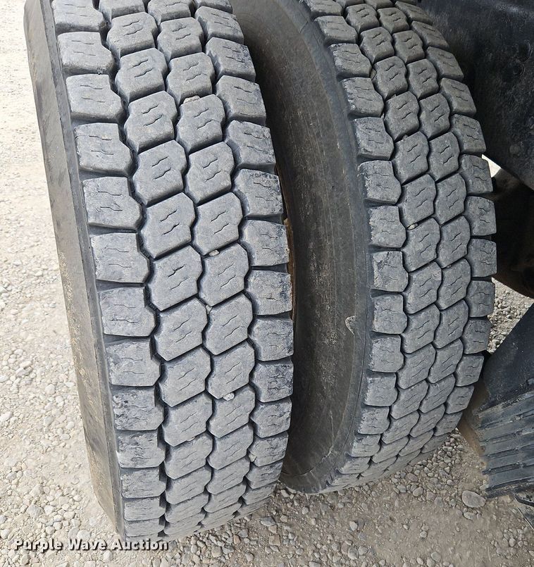 image for item LM9064 2006 International 7600 SBA  dump truck