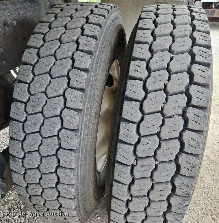 image for item LM9064 2006 International 7600 SBA  dump truck