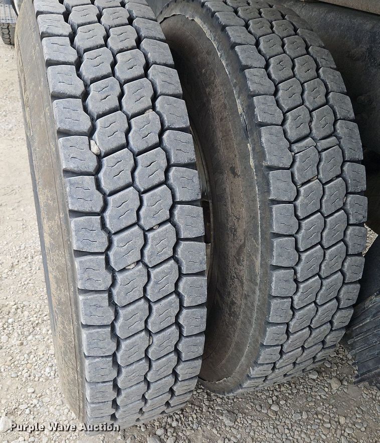 image for item LM9064 2006 International 7600 SBA  dump truck