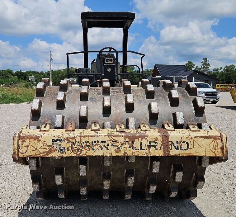 image for item LM9067 2000 Ingersoll Rand SD-110F  single drum vibratory roller