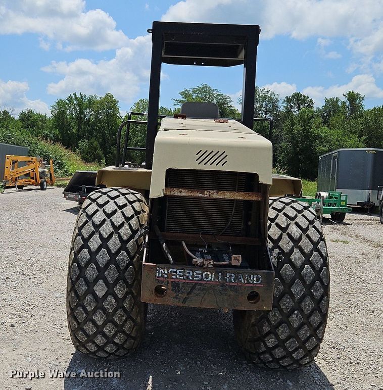 image for item LM9067 2000 Ingersoll Rand SD-110F  single drum vibratory roller