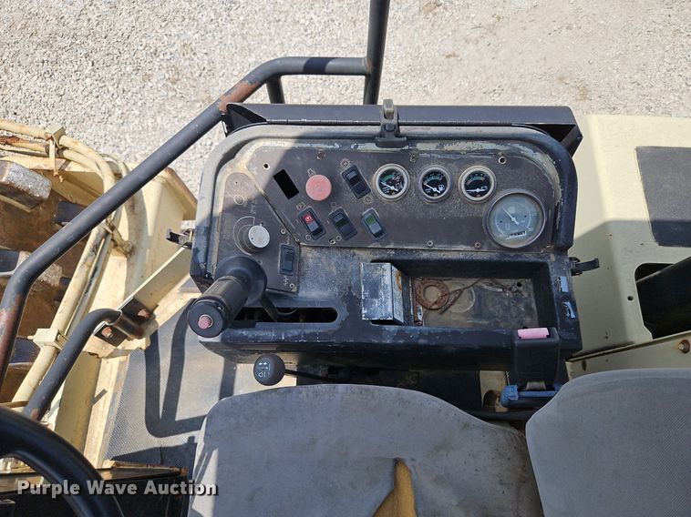 image for item LM9067 2000 Ingersoll Rand SD-110F  single drum vibratory roller