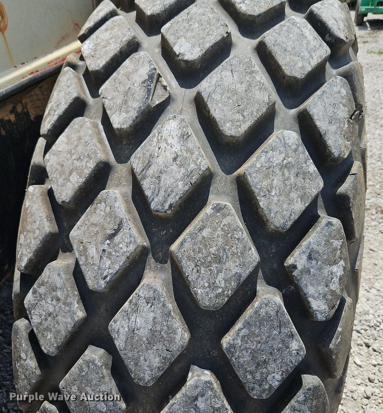 image for item LM9067 2000 Ingersoll Rand SD-110F  single drum vibratory roller