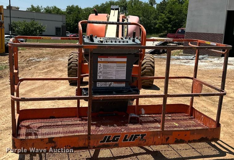 image for item LN9277 1997 JLG 600S  boom lift
