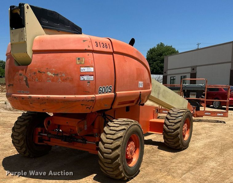 image for item LN9277 1997 JLG 600S  boom lift