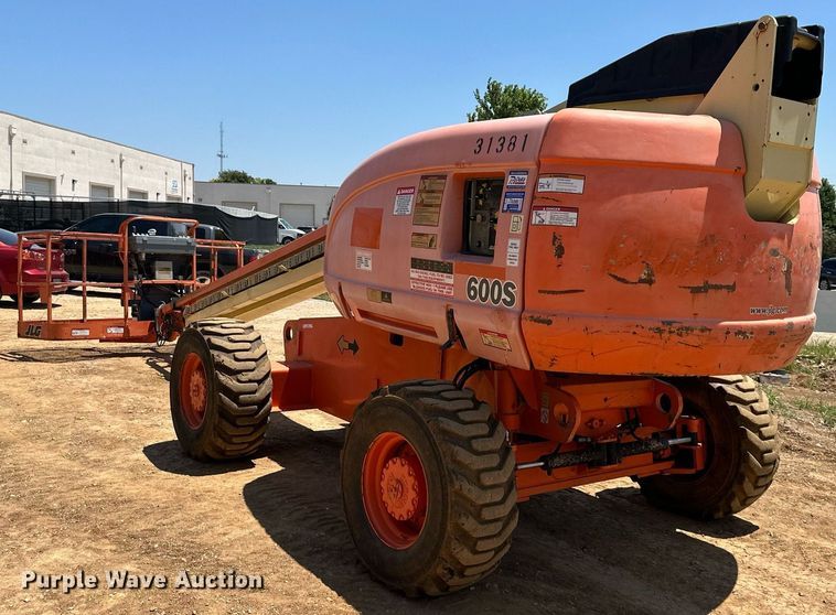 image for item LN9277 1997 JLG 600S  boom lift