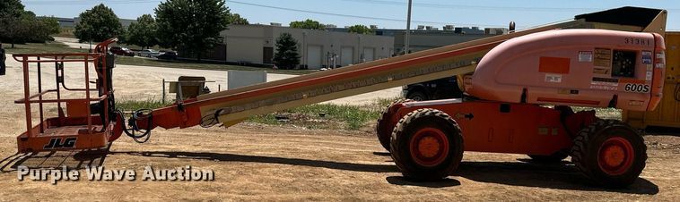 image for item LN9277 1997 JLG 600S  boom lift