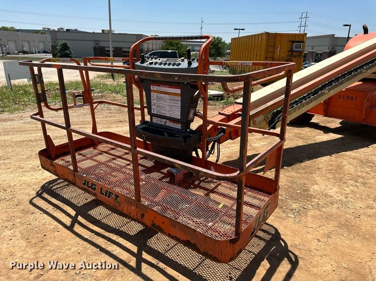 image for item LN9277 1997 JLG 600S  boom lift